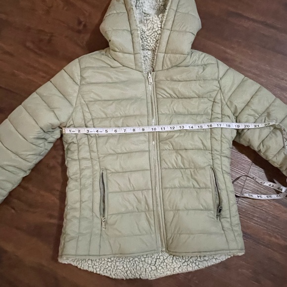 Womens Love Tree Celery Green Reversible Puffer/ Soft Sherpa Winter Coat, Medium - Picture 9 of 9